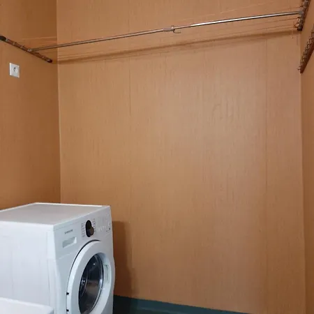 Ylimmaen Kerroksen Kolmio Toimintapuiston Vieressae Apartamento