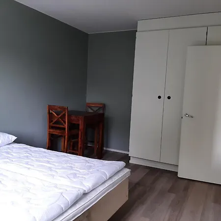 Ylimmaen Kerroksen Kolmio Toimintapuiston Vieressae *